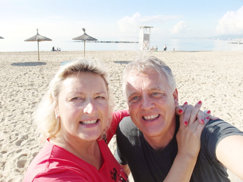 Mallorca; Axel und Claudia am Strand