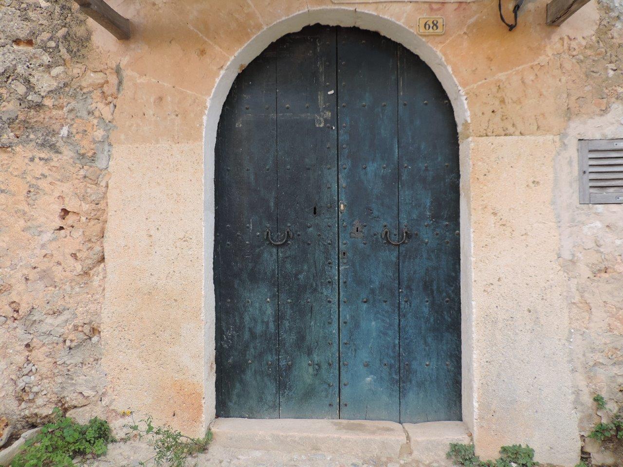 Eine Finca auf Mallorca kaufen mit Eingangstür