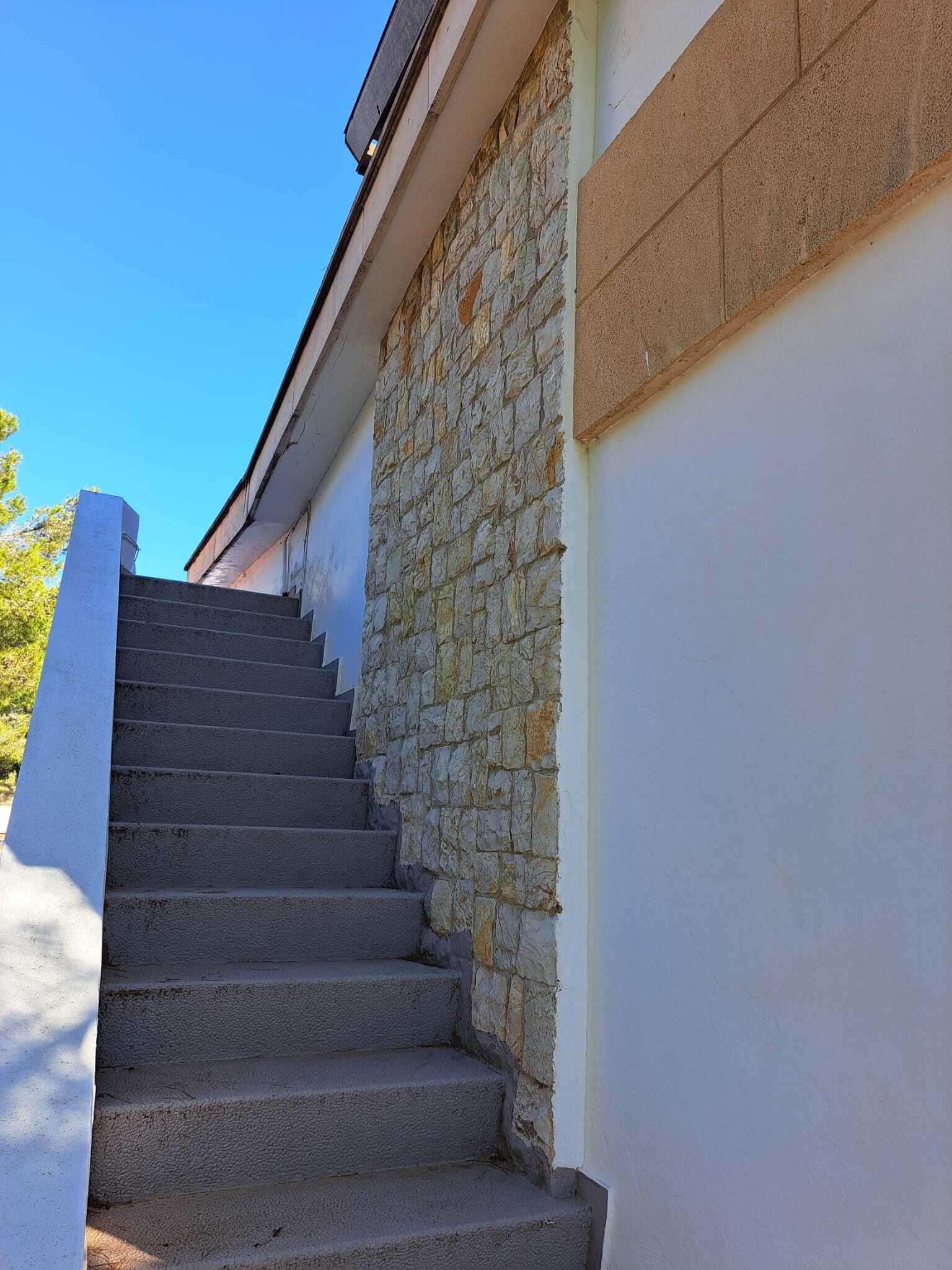 Exklusives Anwesen mit Großzügigem Außenbereich – Nur Wenige Schritte vom Strand Entfernt