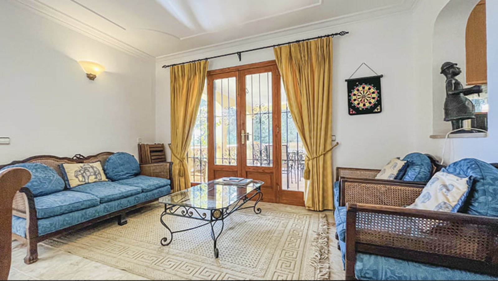 Exklusive Villa mit direktem Strandzugang – Eine seltene Gelegenheit zur Neugestaltung