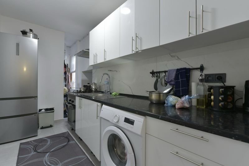 Geräumige, frisch renovierte Wohnung im Herzen der Stadt