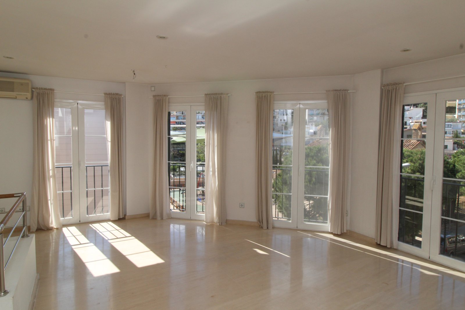 Exklusive Maisonette Wohnung mit Garage und Meerblick in Palma