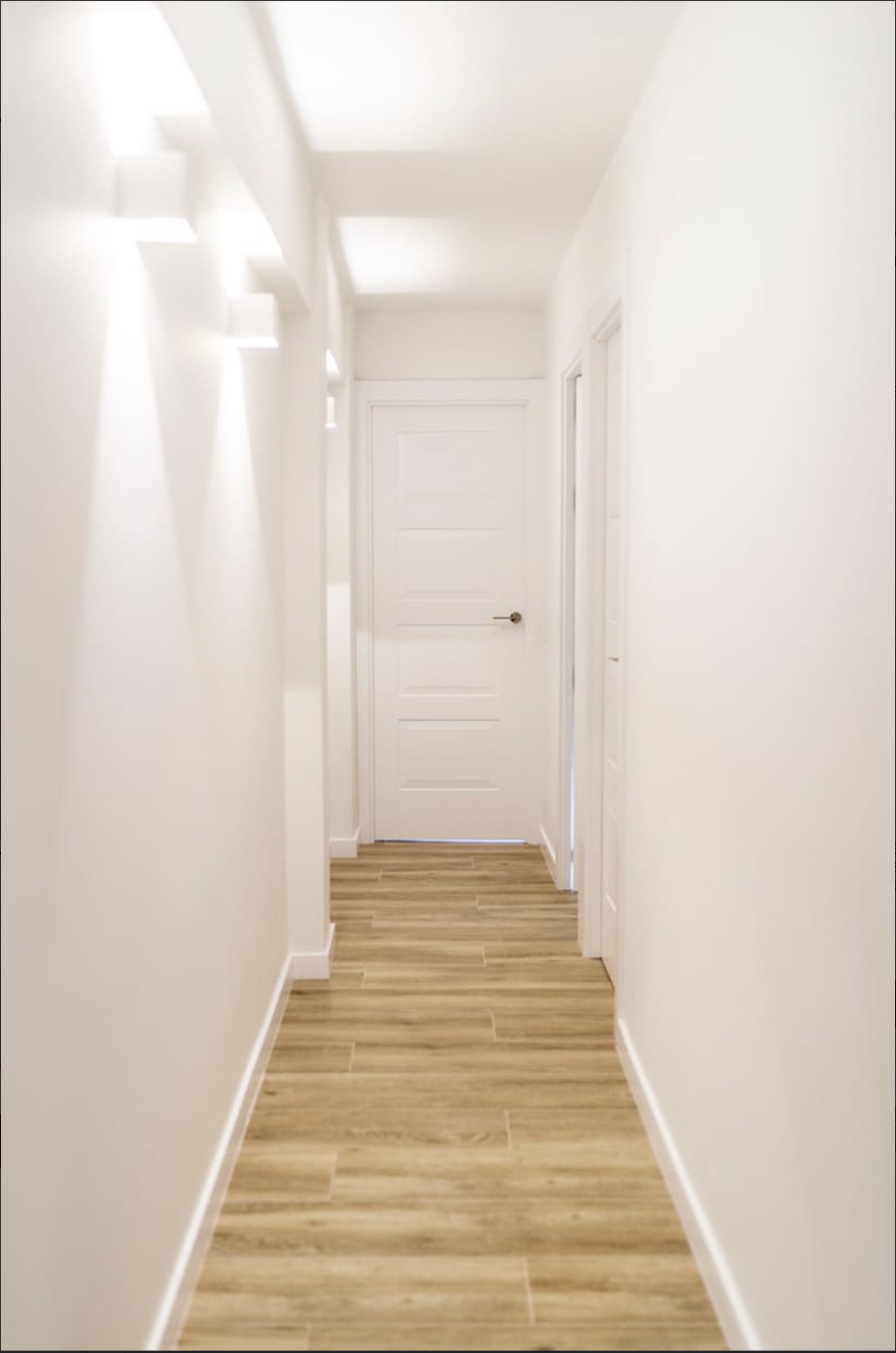 Modernes Wohnambiente mit Smart-Home-Komfort und Poollandschaft