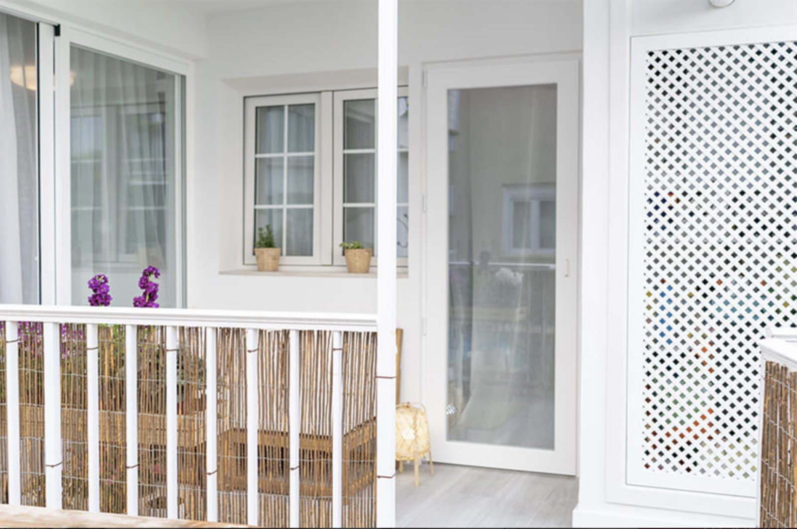 Modernes Wohnambiente mit Smart-Home-Komfort und Poollandschaft
