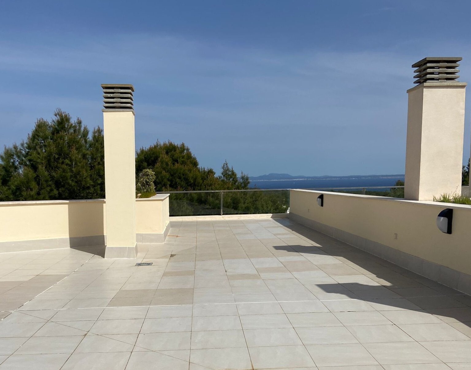 Schönes Penthouse mit Strandzugang, Tennisplatz und Pool!