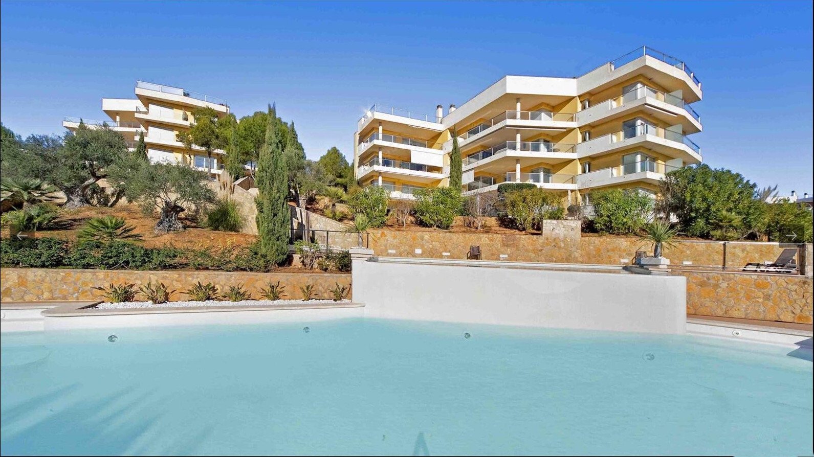 Schönes Penthouse mit Strandzugang, Tennisplatz und Pool!