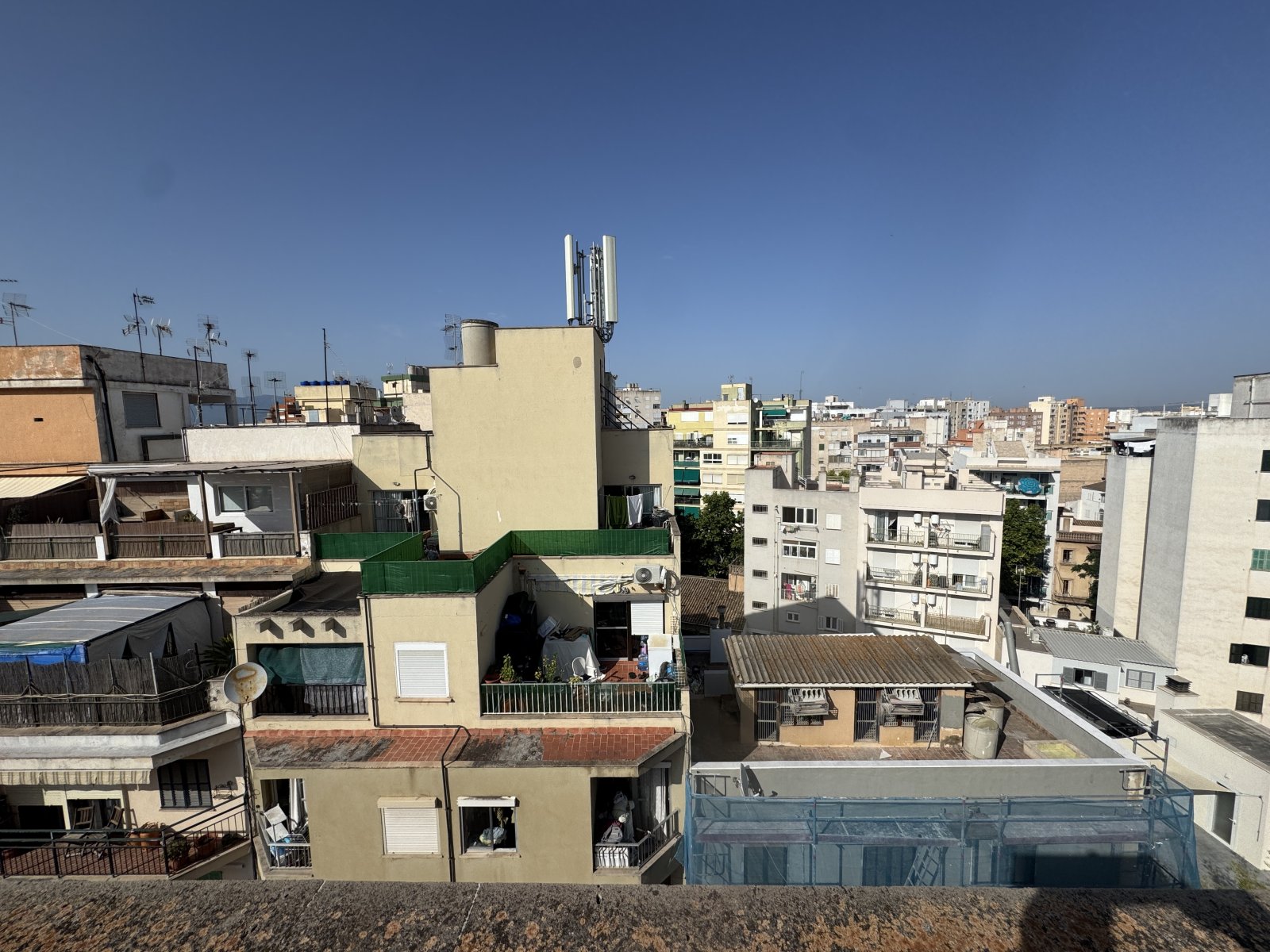 Modernisierte Maisonette-Wohnung mit Panoramablick in Palma – Pere Garau
