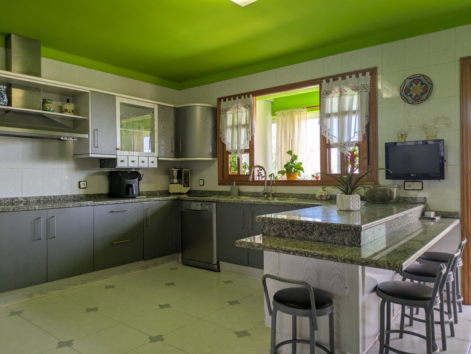 Elegantes Refugium mit Meerblick – stilvolles Wohnen in exklusiver Lage