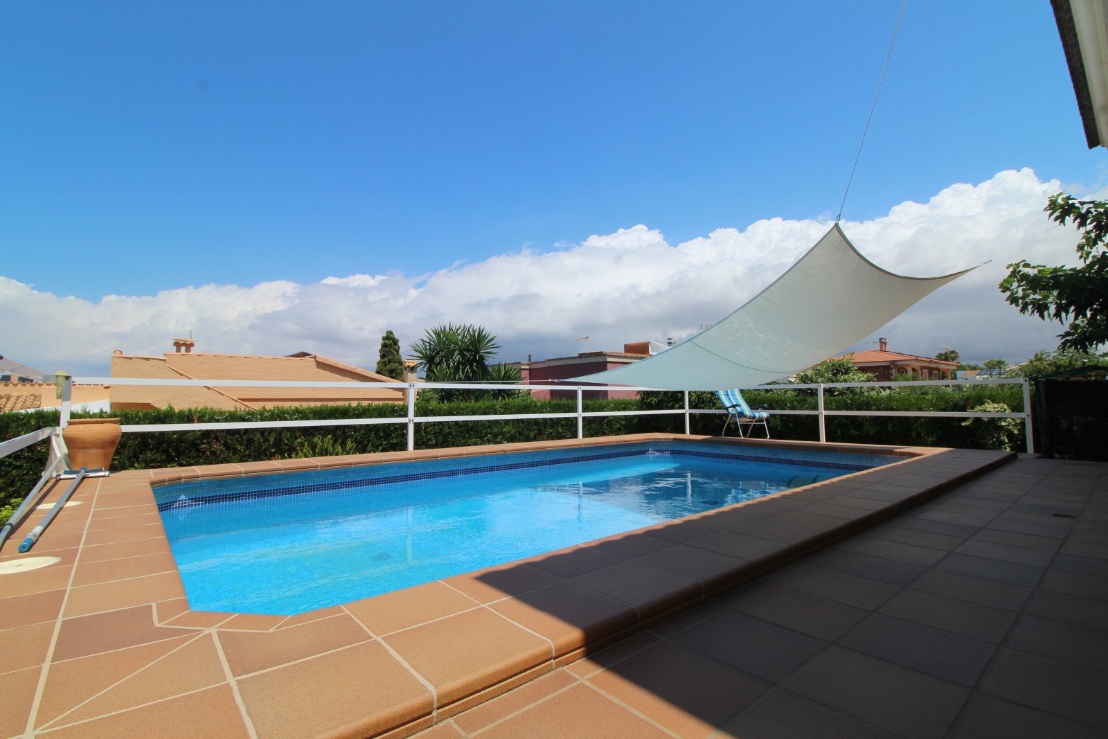 Zeitlose Eleganz mit Meerblick – Stilvolles Familienhaus mit Pool