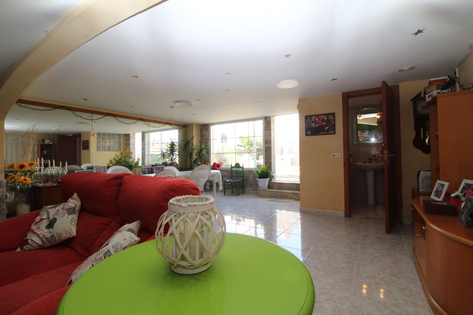 Zeitlose Eleganz mit Meerblick – Stilvolles Familienhaus mit Pool