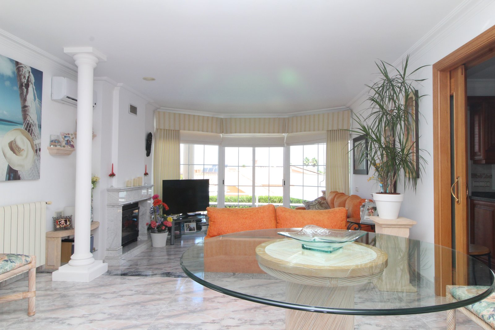 Zeitlose Eleganz mit Meerblick – Stilvolles Familienhaus mit Pool