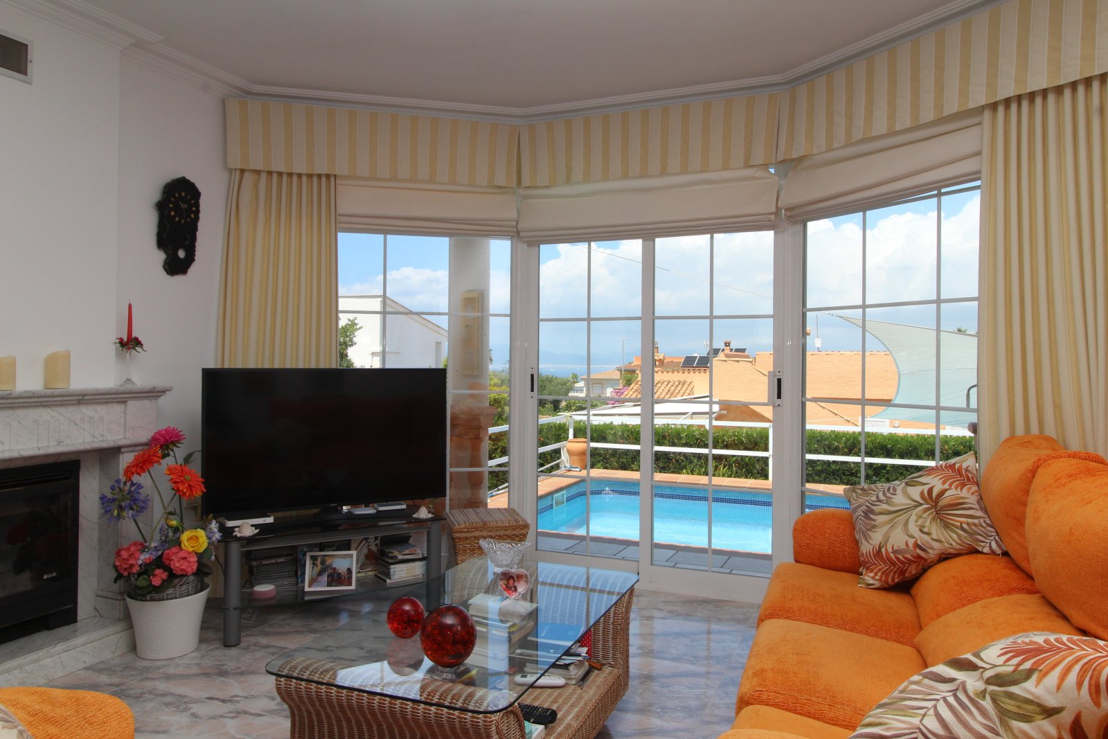 Zeitlose Eleganz mit Meerblick – Stilvolles Familienhaus mit Pool