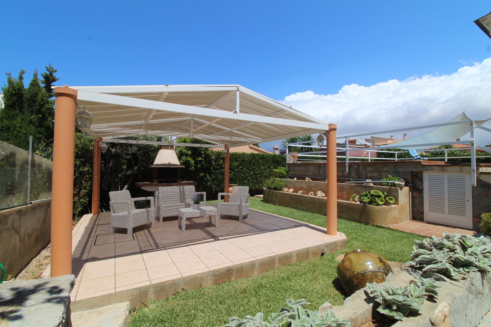 Zeitlose Eleganz mit Meerblick – Stilvolles Familienhaus mit Pool