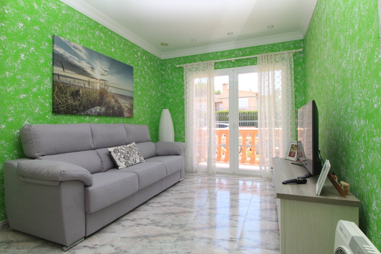 Zeitlose Eleganz mit Meerblick – Stilvolles Familienhaus mit Pool