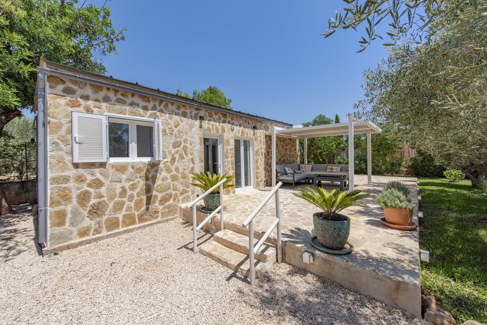 Luxusfinca unter Palmen mit Designerpool im Herzen Mallorcas