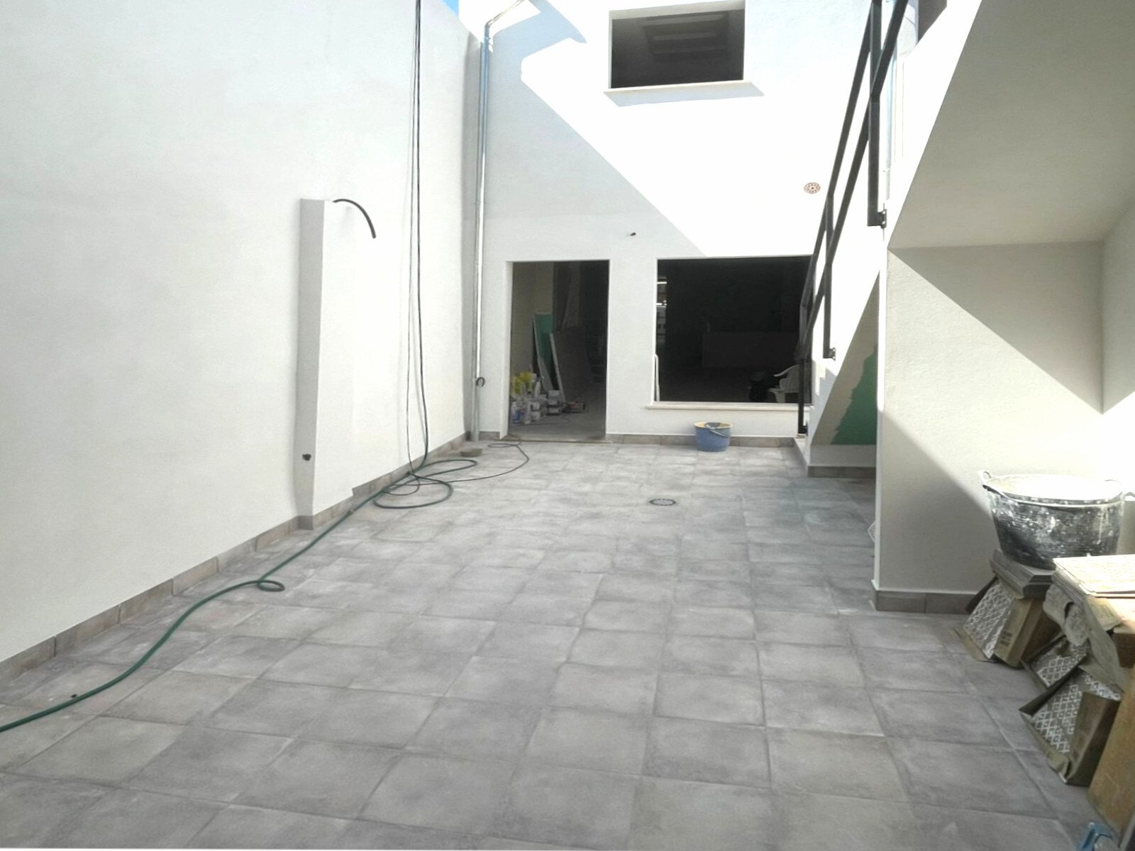 Historie neu definiert – Exklusives Stadthaus mit Patio und Garage