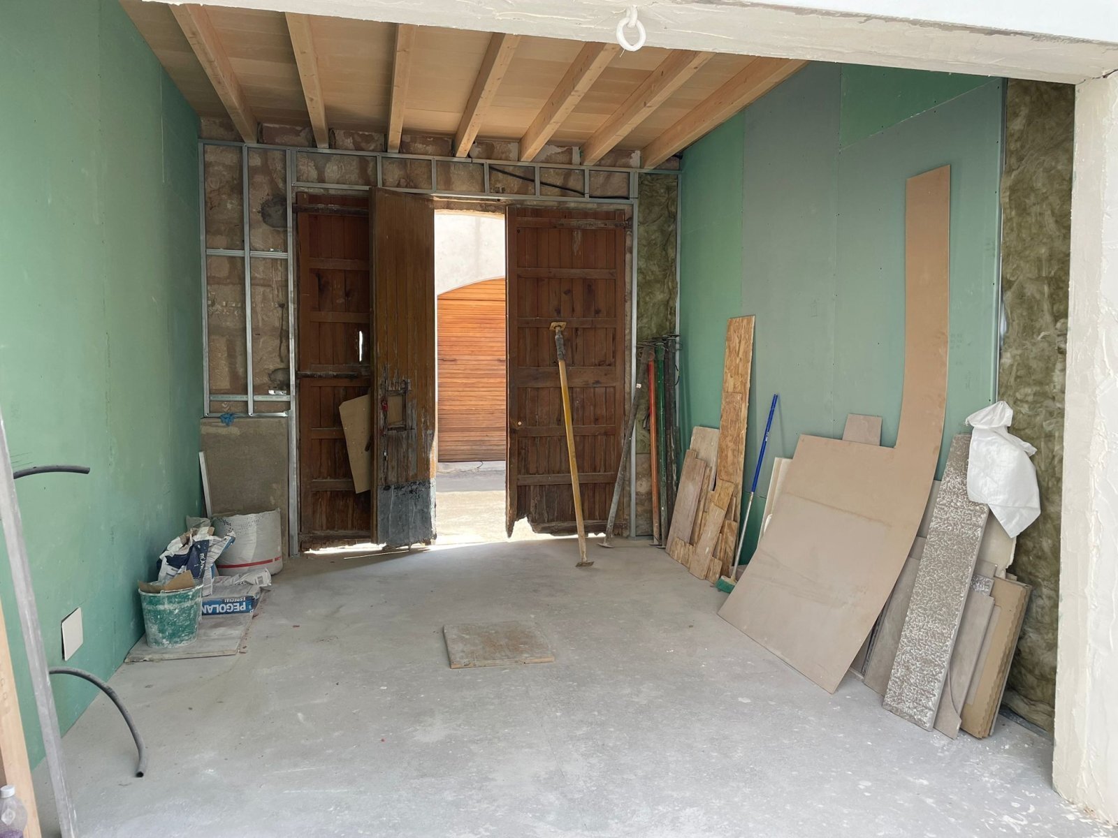 Historie neu definiert – Exklusives Stadthaus mit Patio und Garage