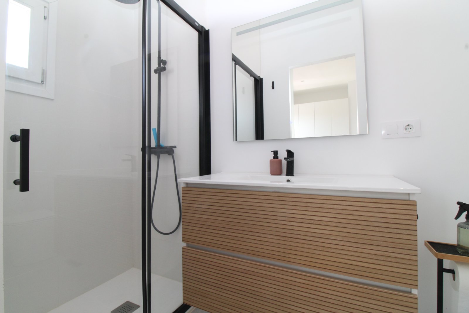 Lichtdurchflutetes Penthouse mit moderner Eleganz und Weitblick über die Stadt