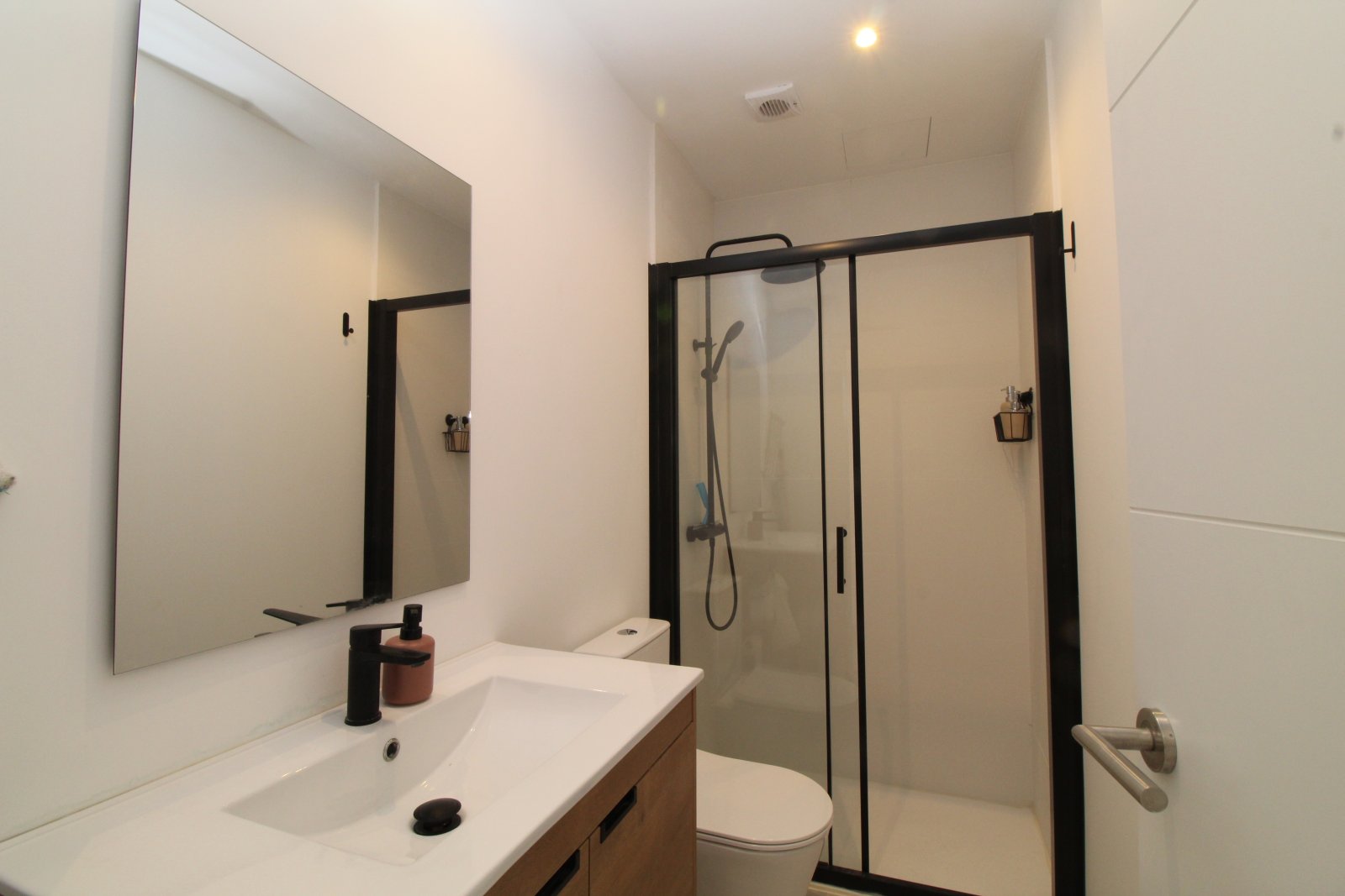 Lichtdurchflutetes Penthouse mit moderner Eleganz und Weitblick über die Stadt