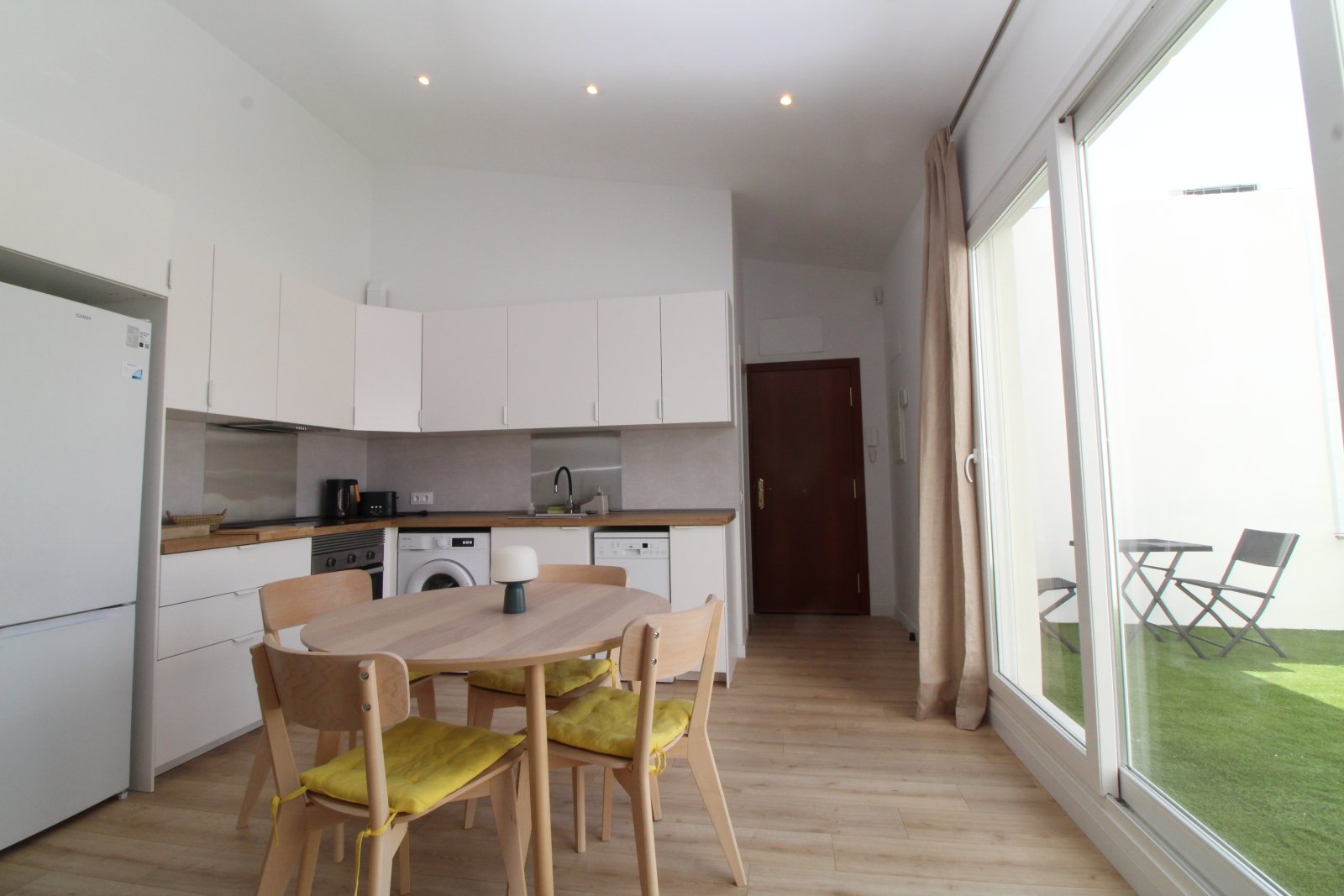 Lichtdurchflutetes Penthouse mit moderner Eleganz und Weitblick über die Stadt