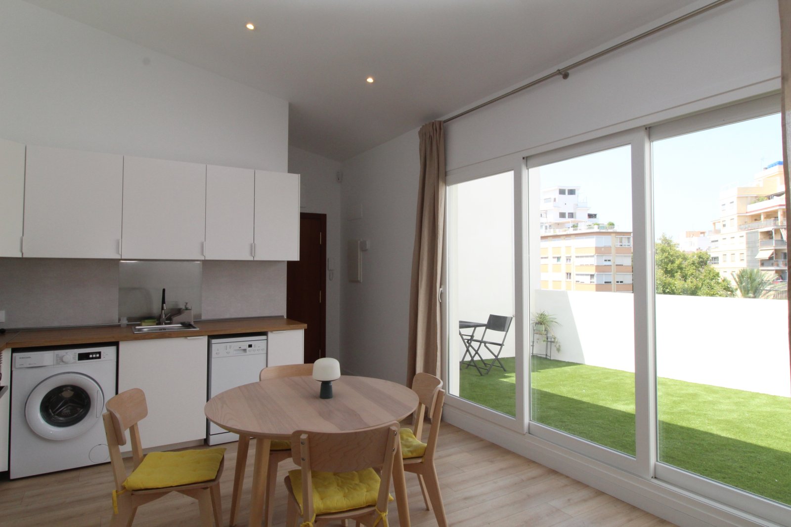 Lichtdurchflutetes Penthouse mit moderner Eleganz und Weitblick über die Stadt