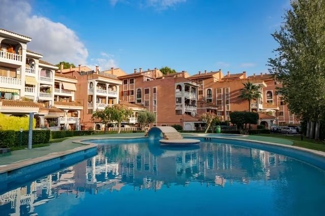 Elegantes Penthouse mit großzügigen Terrassen in Peguera