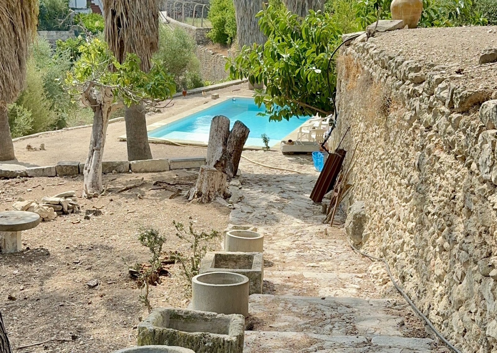 Ein Stück Mallorca mit Geschichte: Großes Stadthaus mit Parkgrundstück und Pool in Campanet
