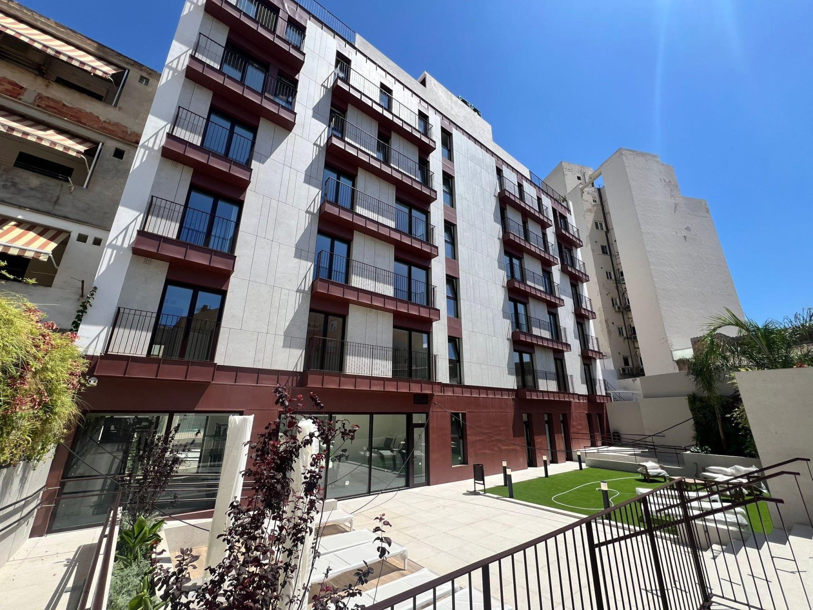 Einzigartiges Apartment mit Pool und Tiefgarage in bester Lage.
