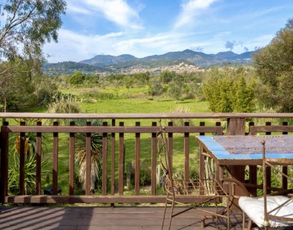 Finca mit gültiger ETV-Ferienlizenz und Panoramablick auf die Tramuntana