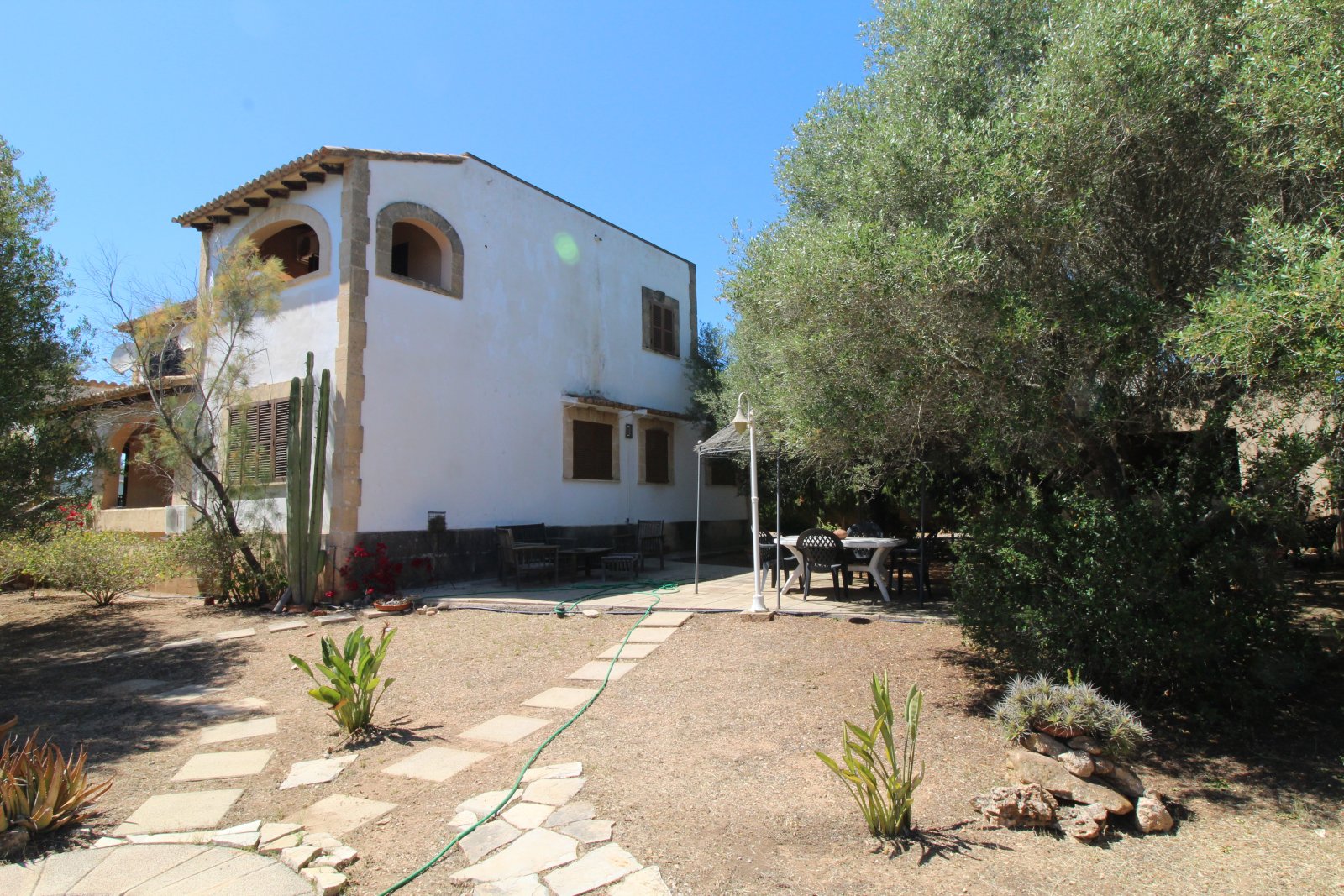 Stilvolle Villa mit Ferienlizenz und großzügigem Grundstück