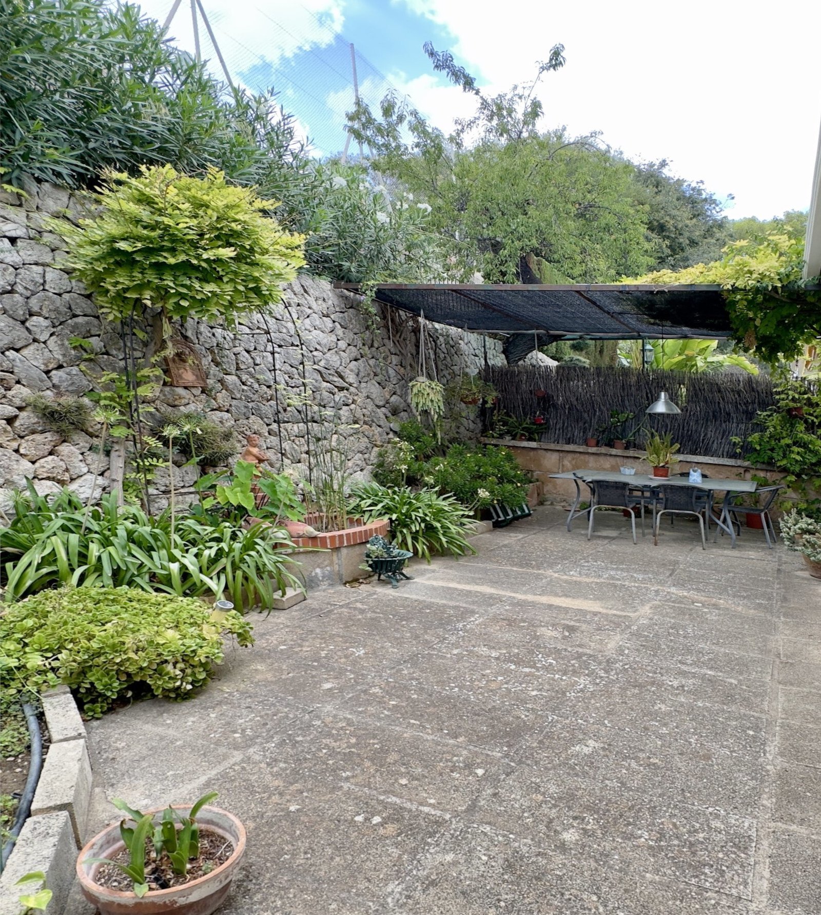 Stilvolles Reihenhaus  mit sonnigen Außenbereichen und Garage