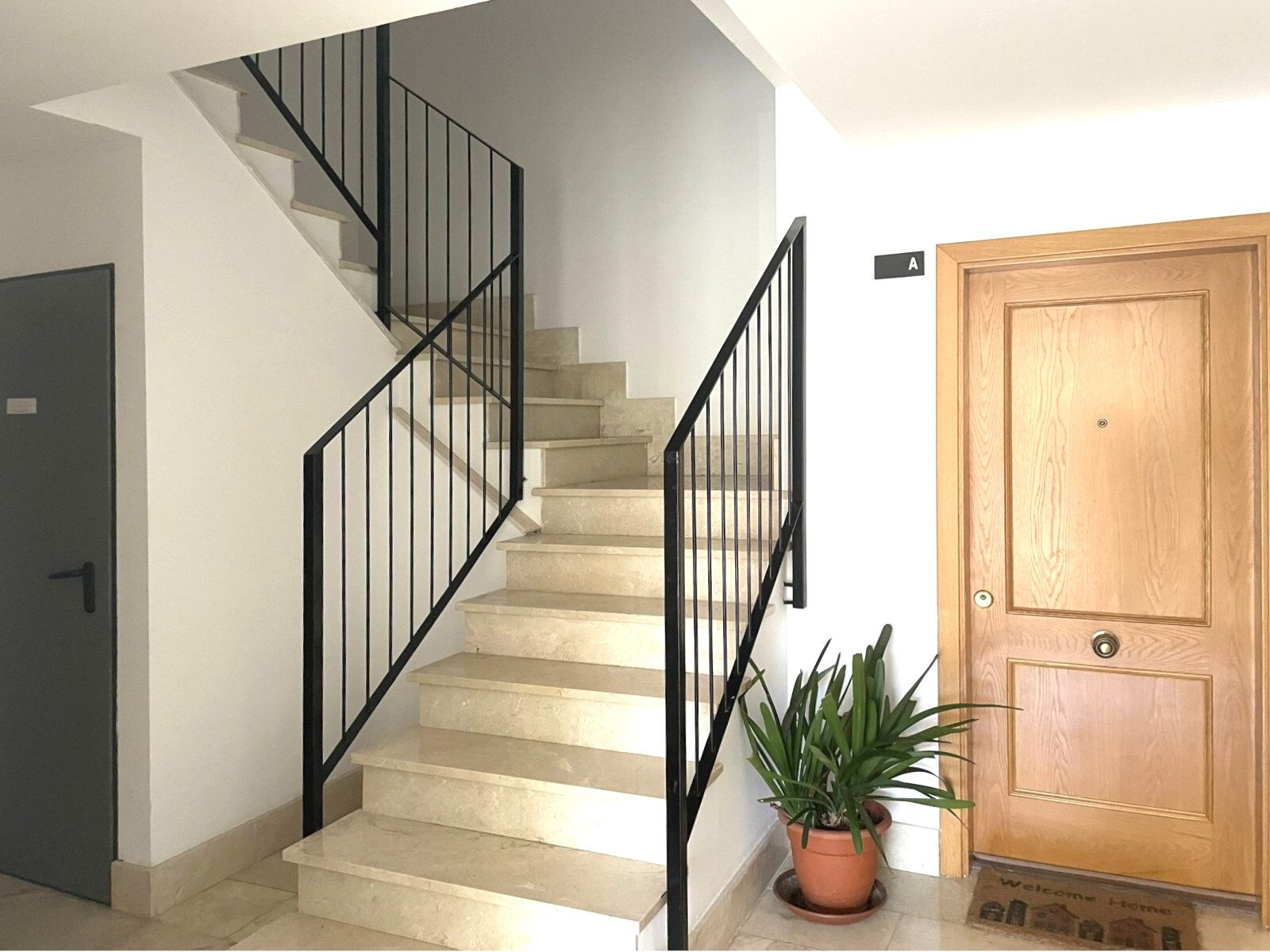 Attraktive Wohnung mit großer Dachterrasse mit Panoramaausblick