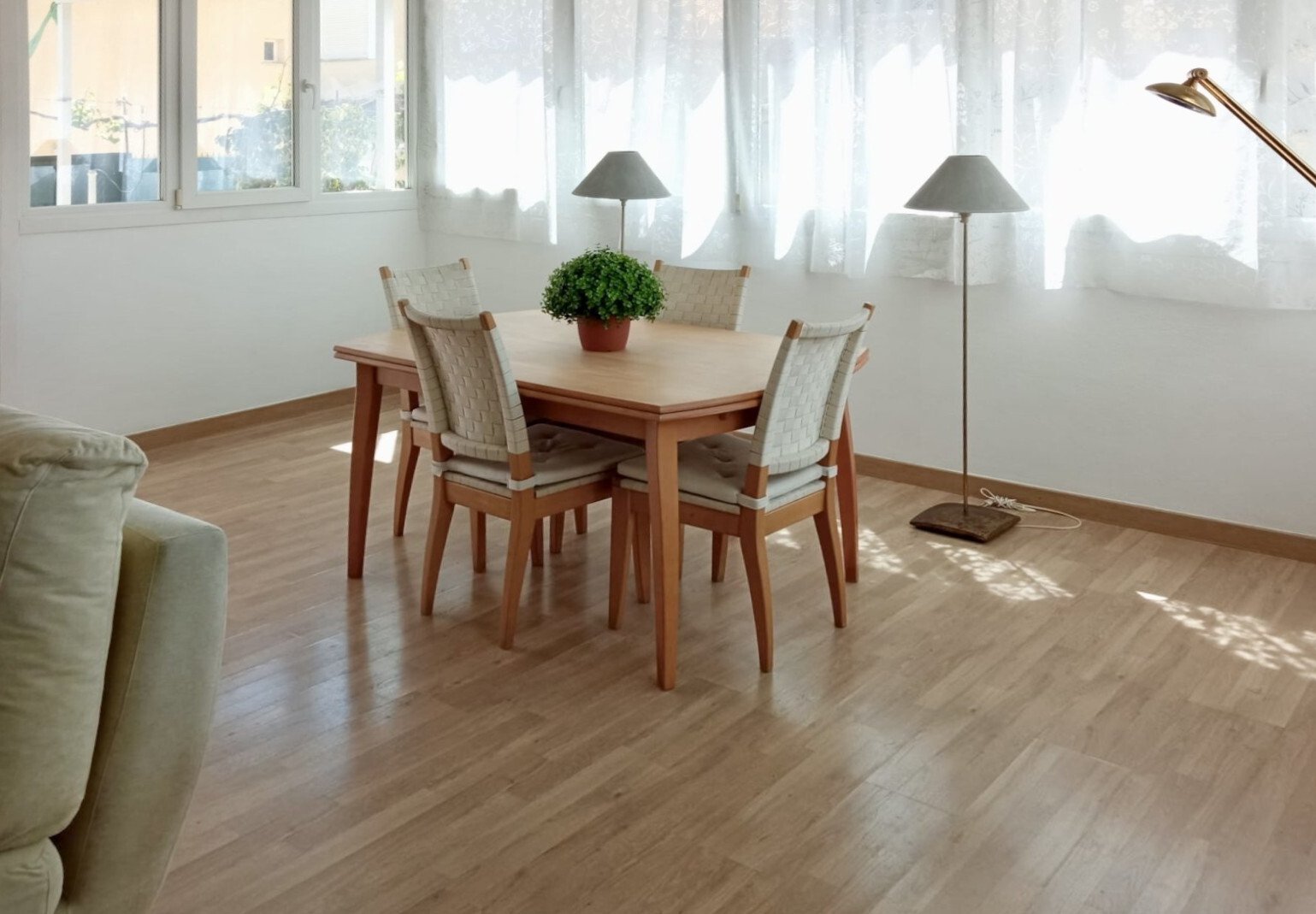 Exclusiv nur bei uns!!! Charmante Wohnung mit Garten und Poolzugang