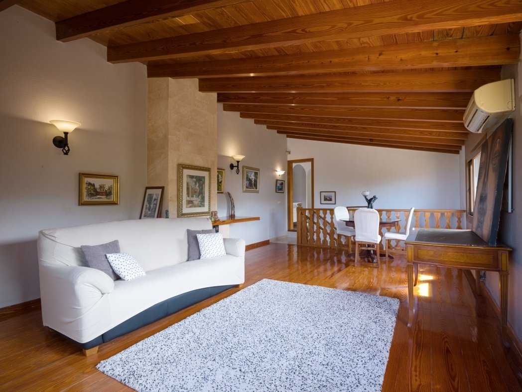 Stilvolle Villa mit Ferienlizenz und großzügigem Grundstück