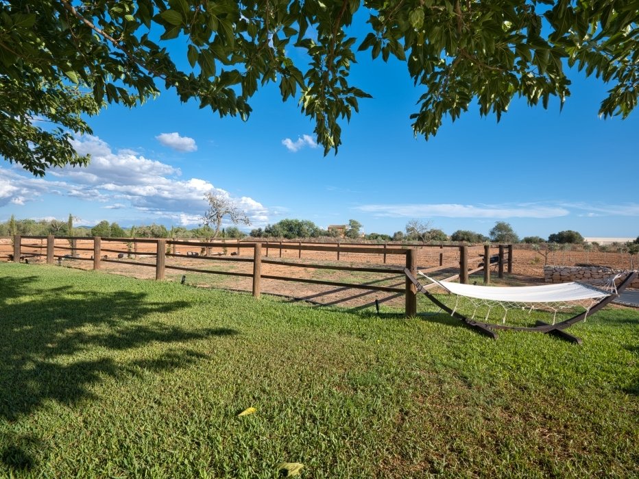 Moderne Finca-Residenz mit Gästehaus und ETV-Lizenz