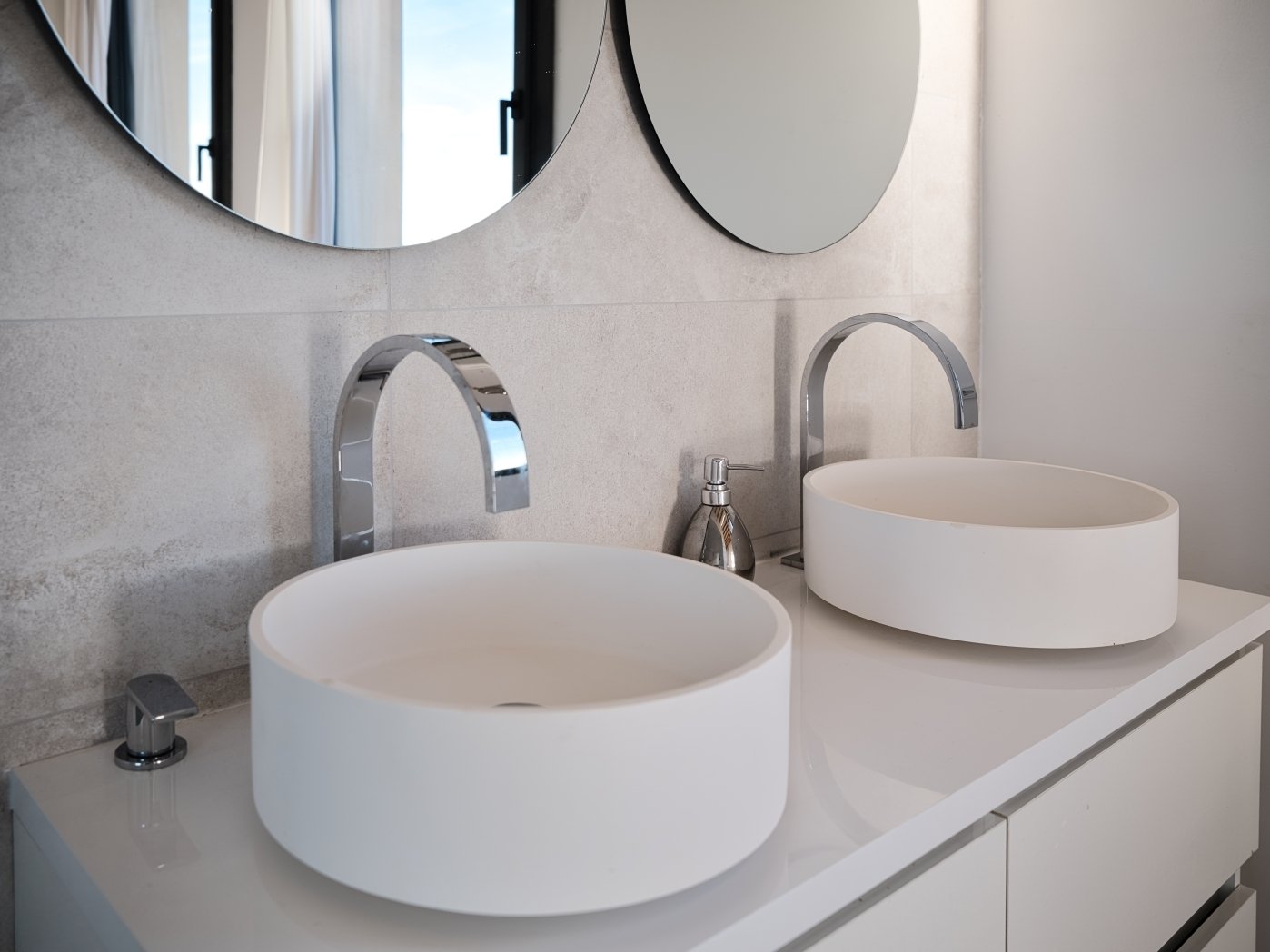 Moderne Finca-Residenz mit Gästehaus und ETV-Lizenz