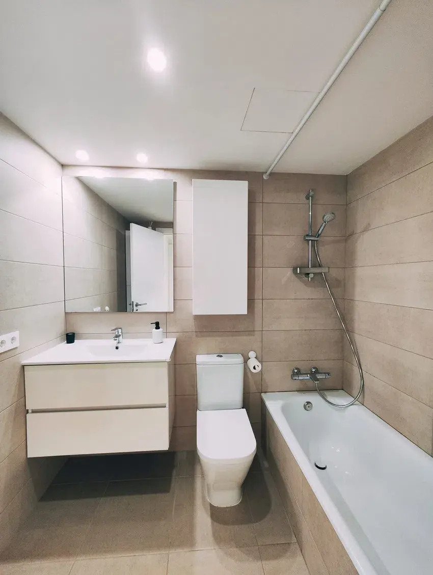 Modernes Wohnen mit mediterranem Flair – stilvolle Wohnung mit Balkon und Gemeinschaftspool