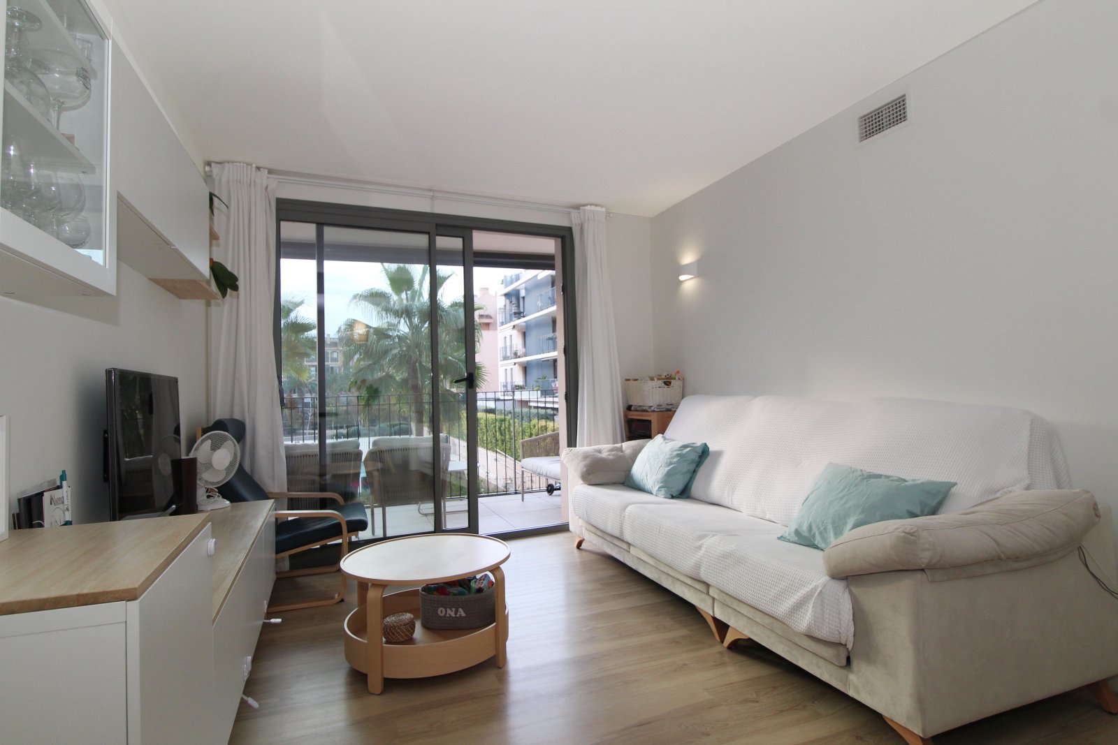 Modernes Wohnen mit mediterranem Flair – stilvolle Wohnung mit Balkon und Gemeinschaftspool