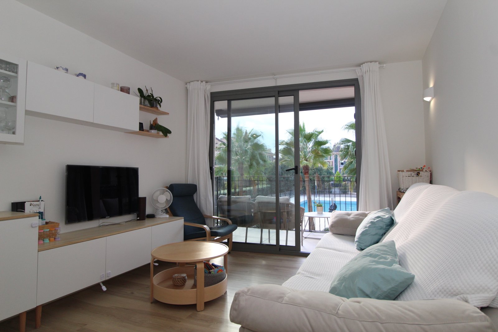 Modernes Wohnen mit mediterranem Flair – stilvolle Wohnung mit Balkon und Gemeinschaftspool