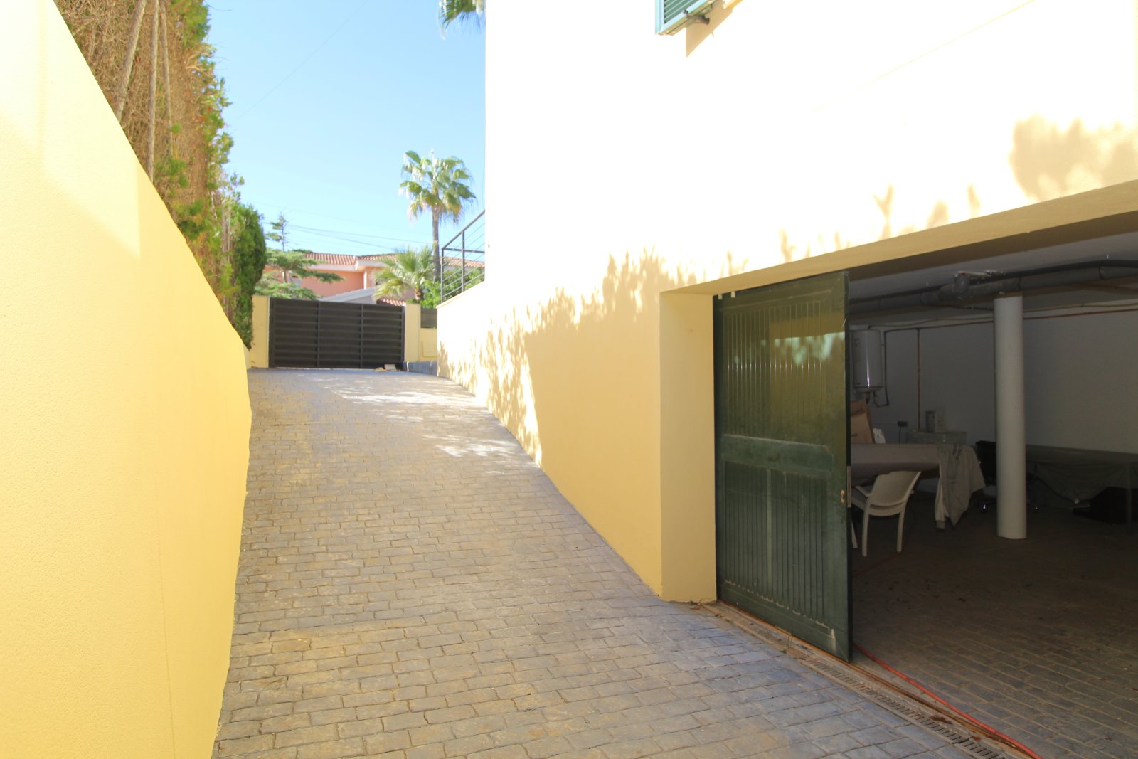 Exklusives Chalet mit Meerblick, privatem Pool und großzügigen Terrassenflächen