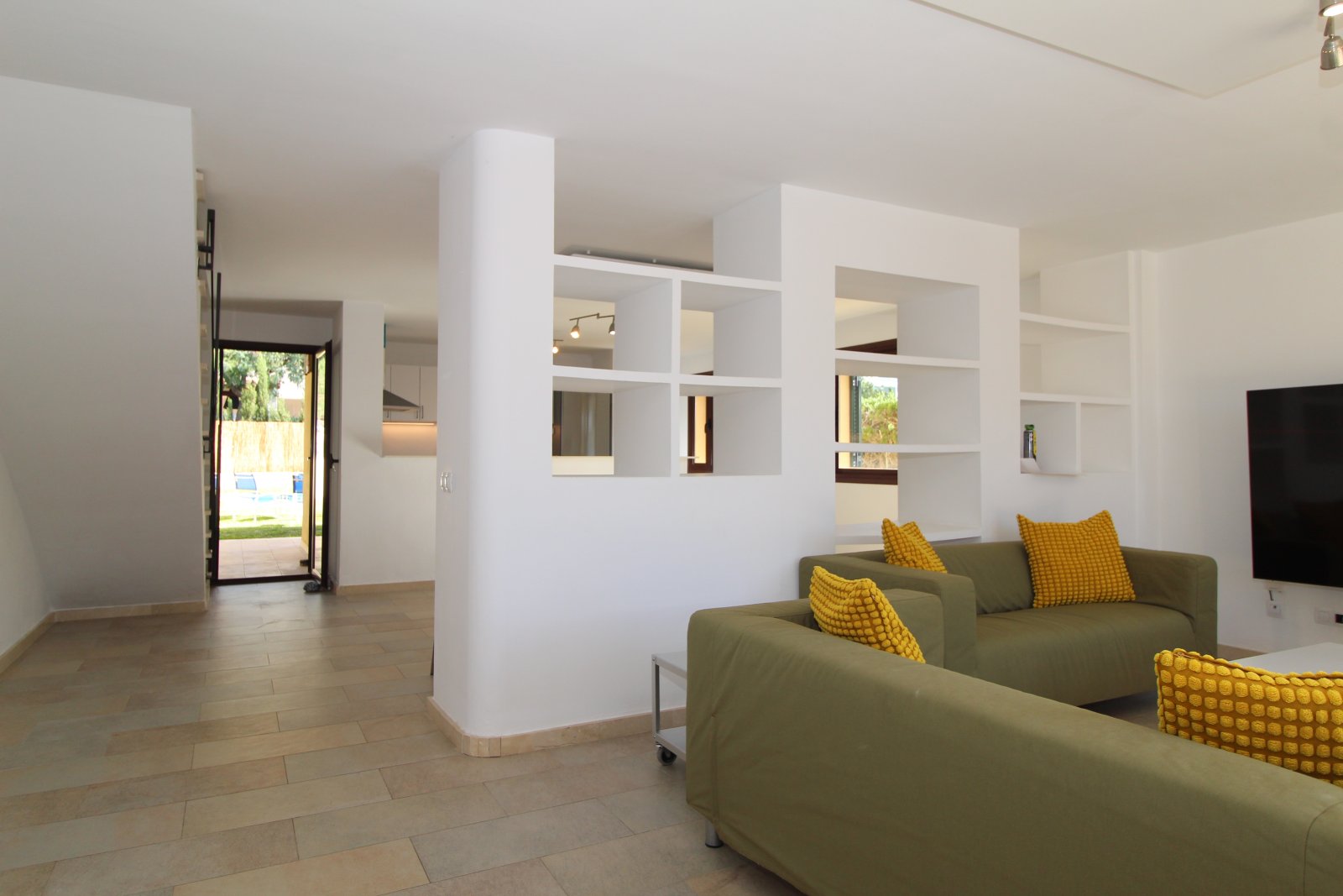 Exklusives Chalet mit Meerblick, privatem Pool und großzügigen Terrassenflächen