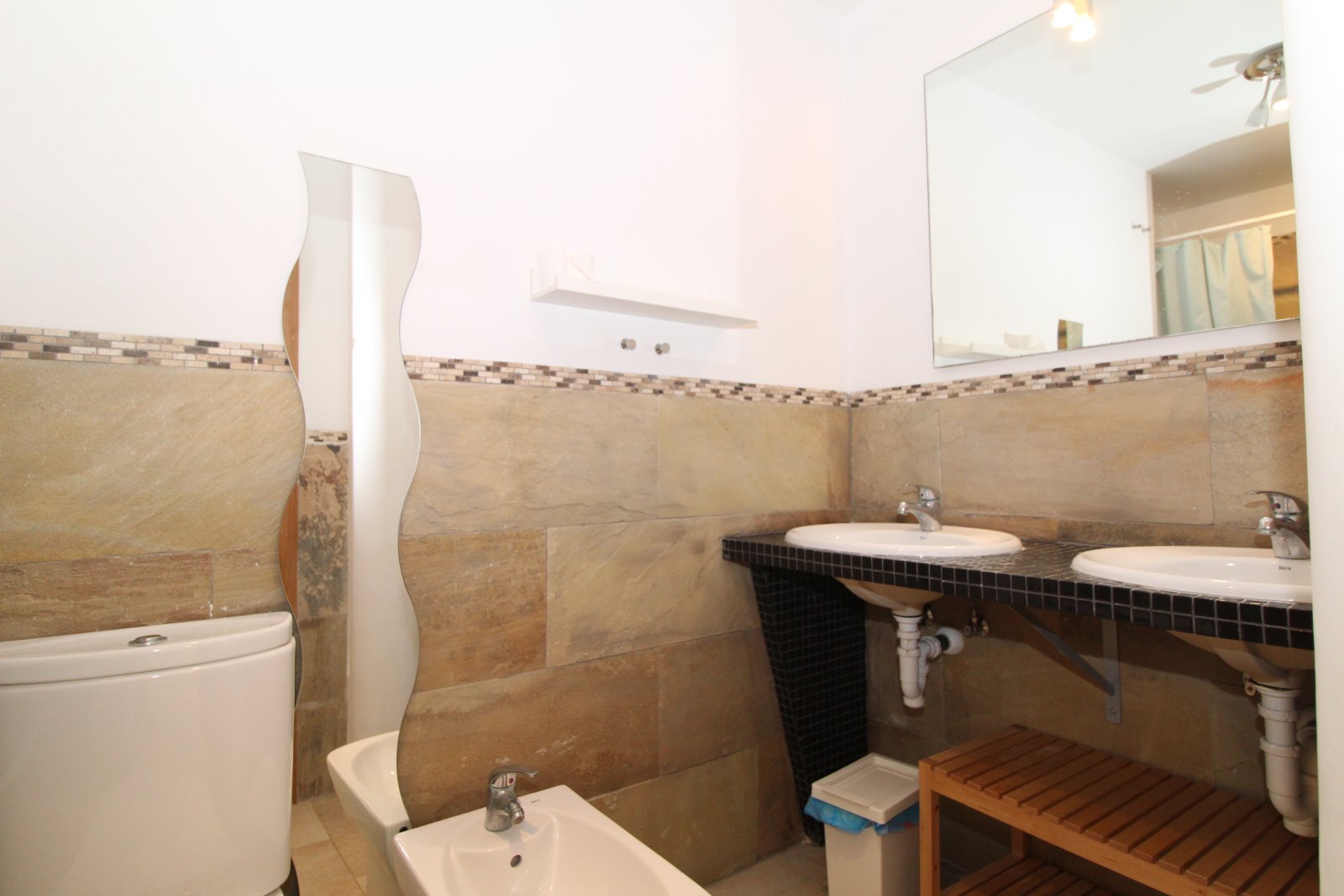 Exklusives Chalet mit Meerblick, privatem Pool und großzügigen Terrassenflächen