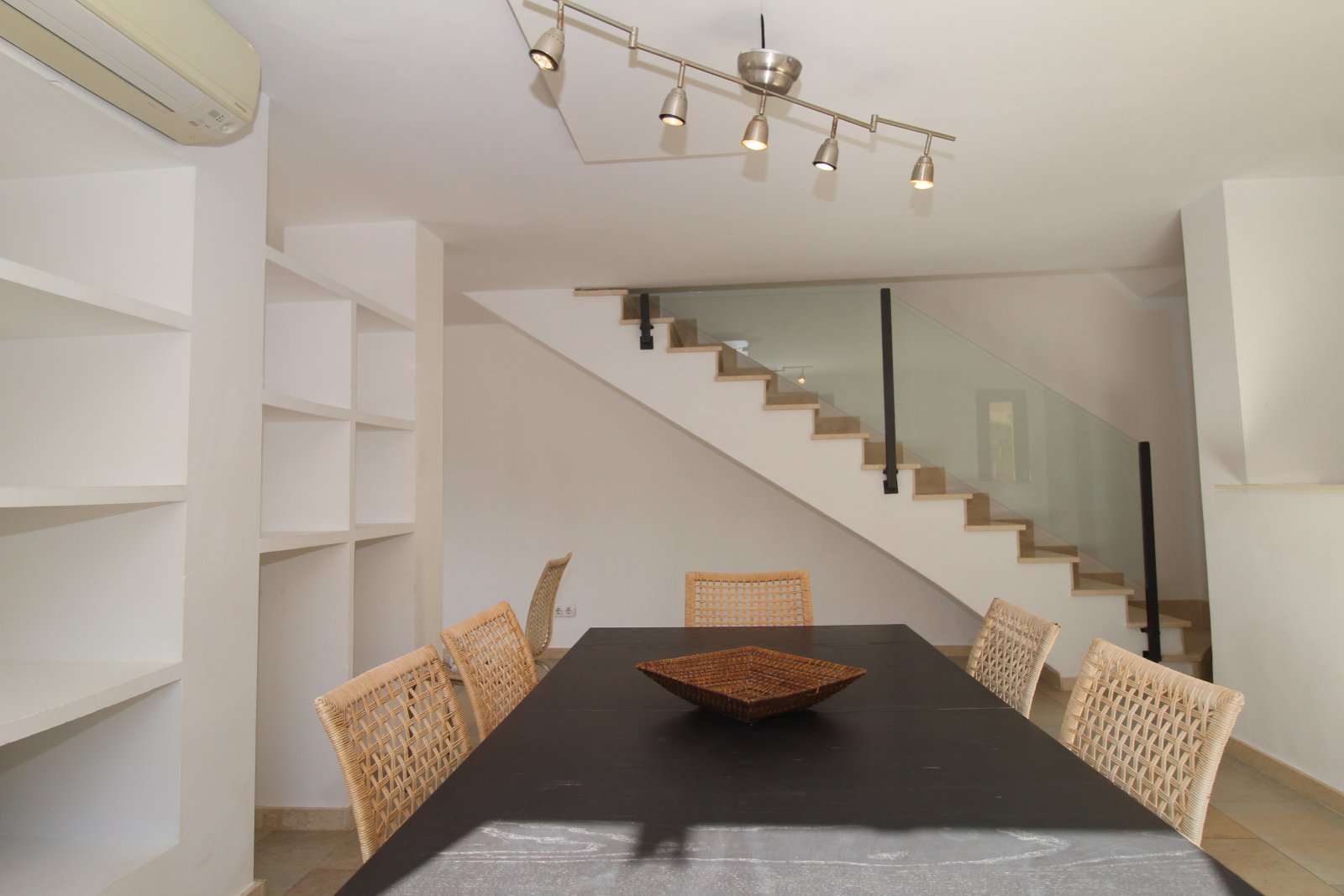 Exklusives Chalet mit Meerblick, privatem Pool und großzügigen Terrassenflächen
