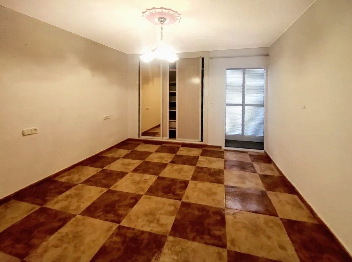 Erdgeschosswohnung mit großzügiger Terrasse und Gartenfläche