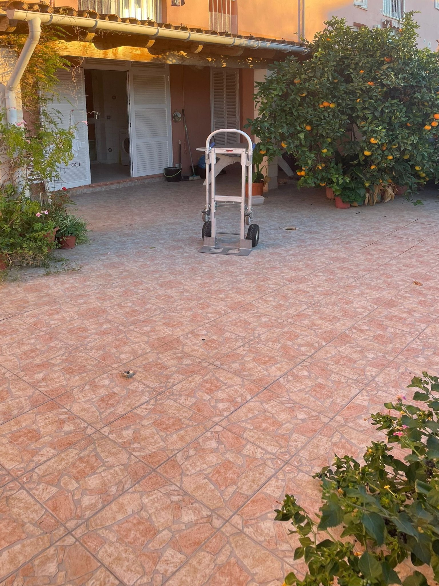 Erdgeschosswohnung mit großzügiger Terrasse und Gartenfläche