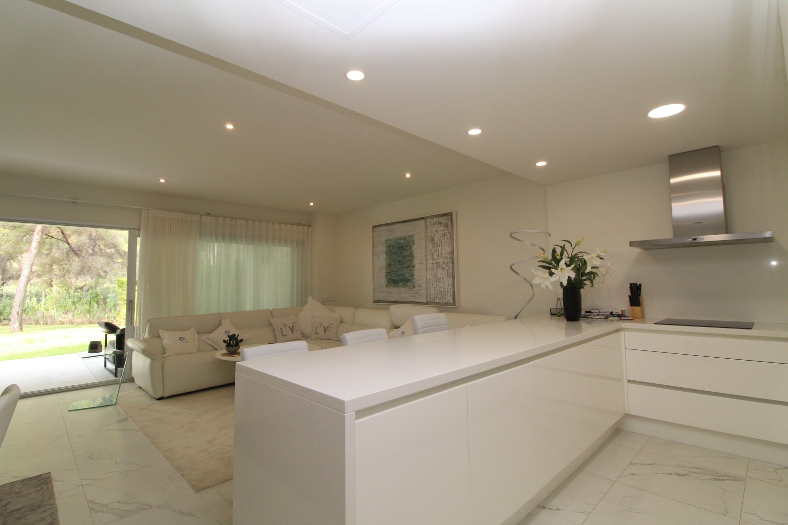 Privater Garten, Resort-Lifestyle und modernes Wohnen auf höchstem Niveau