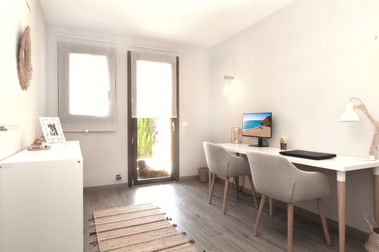 Großes Naturstein - Einfamilienhaus mit Gemeinschaftspool