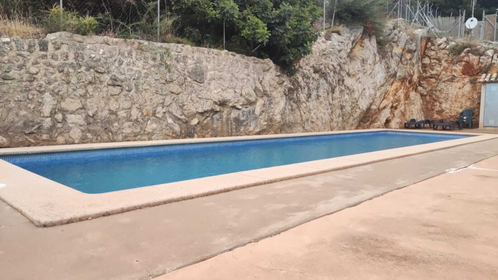 Großes Naturstein - Einfamilienhaus mit Gemeinschaftspool