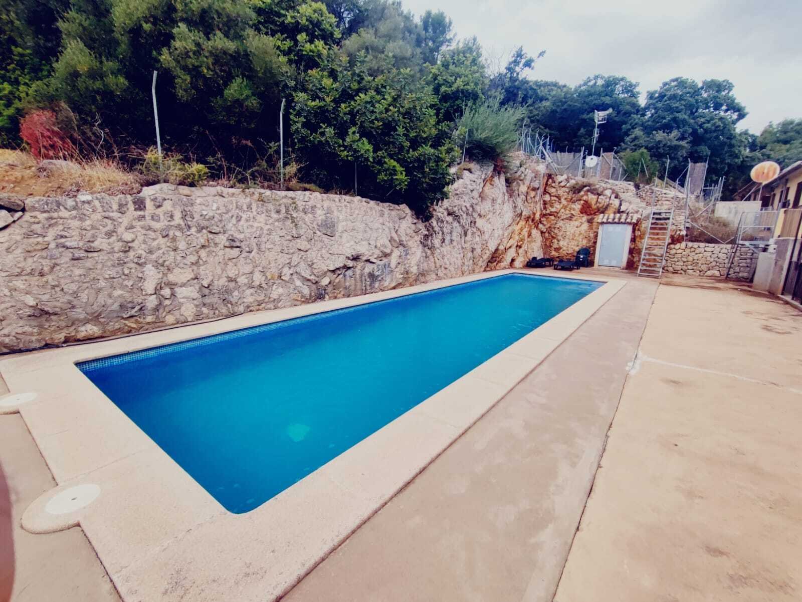 Großes Naturstein - Einfamilienhaus mit Gemeinschaftspool