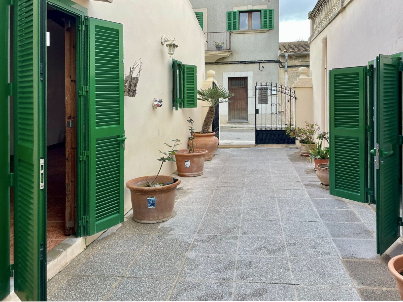 Historisches mallorquinisches Dorfhaus mit Garage, Terrasse und Ausbaupotenzial in Petra